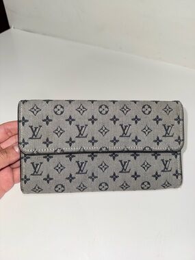 Louis Vuitton Gray and Navy Mini Lin International Wallet